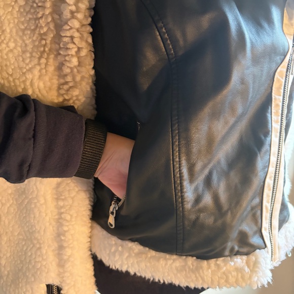 I ❤️ Ronson Black Faux Leather/White Faux Fur Moto Style Jacket Women’s Sz Small - Picture 4 of 15